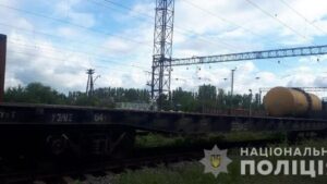 В Запорожье мужчина разукомплектовывал железнодорожные вагоны
