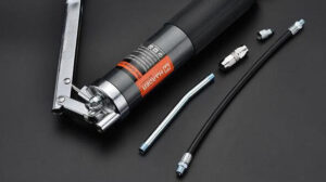 Принцип действия и устройство шприца для смазки