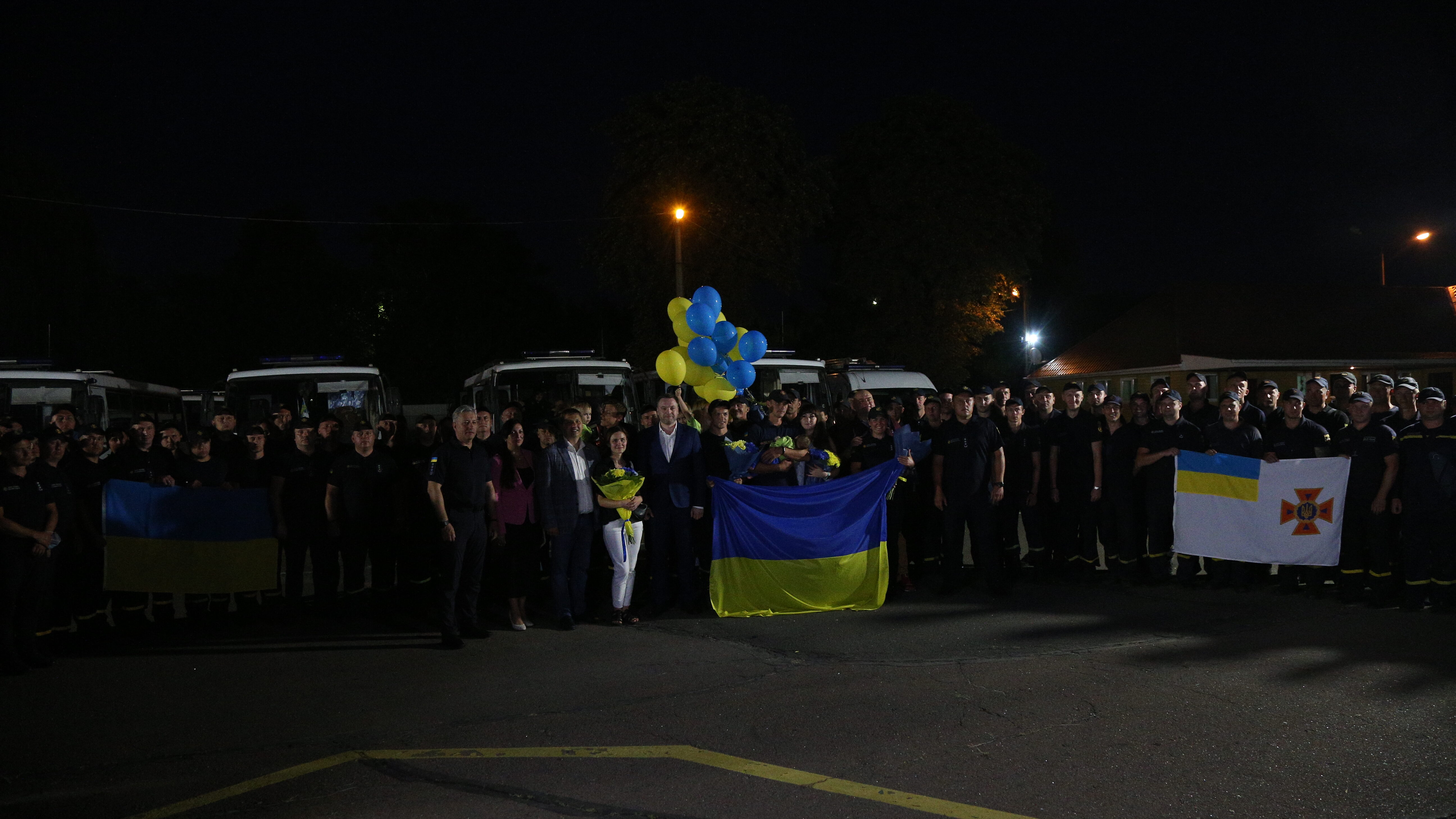 Украинский металлургический гигант присоединился к спасению Греции от лесных пожаров, оплатив перелет украинским спасателям