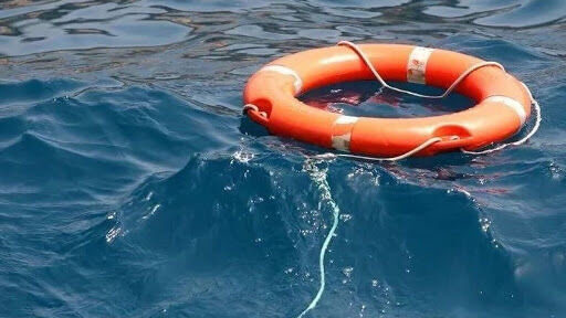 На запорізькому курорті матір з дитиною віднесло на матраці у відкрите море 
