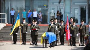 У Запоріжжі відбулося прощання з бійцем, загиблим на Донбасі від кулі снайпера, - ФОТО 