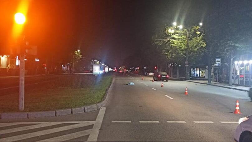 В Запорожье на пешеходном переходе сбили насмерть молодого мужчину, - ФОТО