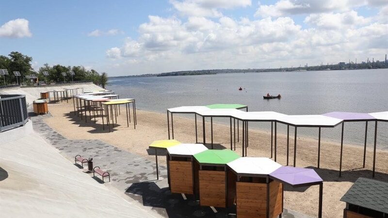На двох запорізьких пляжах продовжили заборону на купання через кишкову паличку