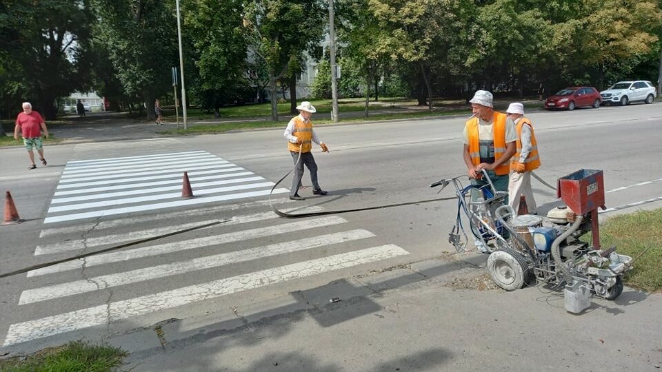 В одном из районов Запорожья обновляют дорожную разметку