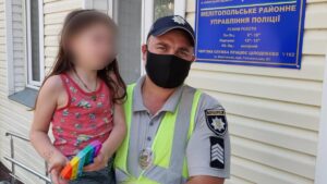 У Запорізькій області місцеві жителі забрали дитину у п'яного батька 