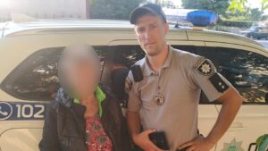 У Запорізькій області загубилася жінка похилого віку: поліцейські допомогли їй повернутися додому
