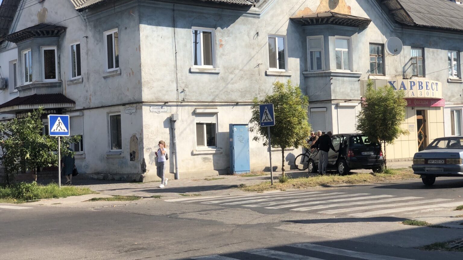 В Запорожской области автомобиль влетел в дом, - ФОТО