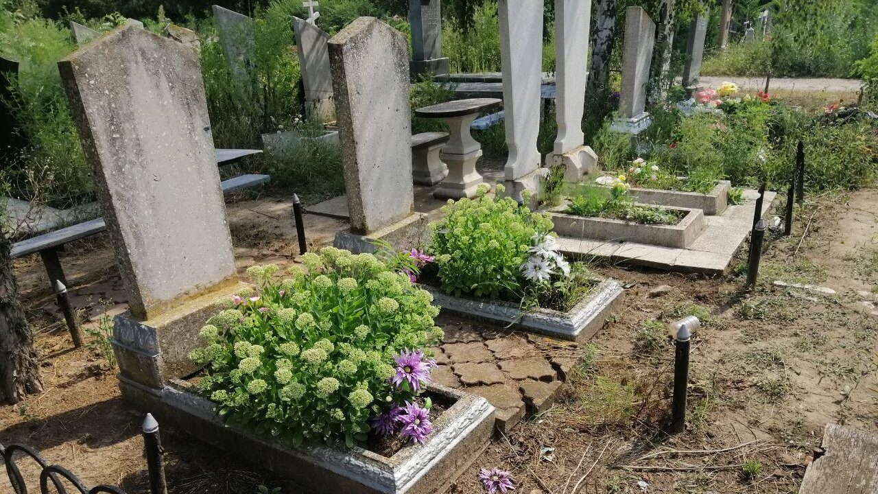 У Запорізькій області чоловік скоїв наругу над могилами, - ФОТО