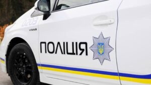 У Запоріжжі чоловік збирався стрибнути з мосту: патрульним вдалося його врятувати, - ВІДЕО