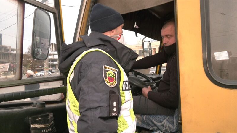 В Запорожье фиксируют все меньше нарушений карантина в общественном транспорте