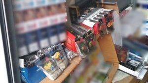 На центральному ринку Запоріжжя чоловік нелегально продавав цигарки
