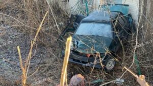 Ночью в Мелитополе пьяный водитель вылетел с 10-метрового моста и остался в живых, — ВИДЕО