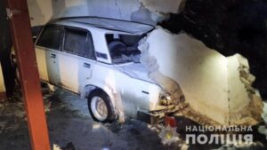 На Запоріжжі п’яний водій легковика протаранив зупинку громадського транспорту, – ФОТО