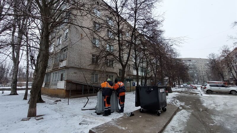 У Запоріжжі за перший місяць нового року вандали знищили 10 сміттєвих баків 