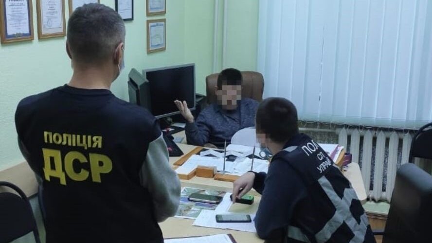  У Запоріжжі завкафедри та двоє доцентів ВНЗ систематично вимагали від студентів хабарі, - ФОТО 