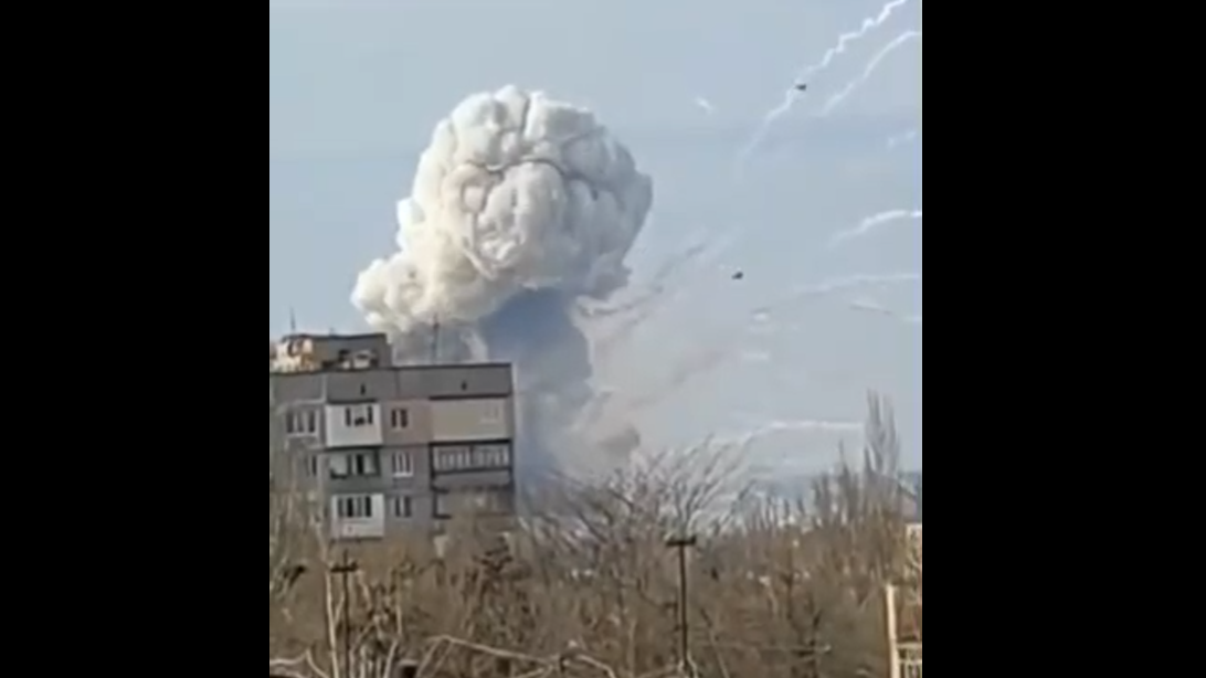 У Мелітополі продовжився обстріл аеродрому, – ВІДЕО