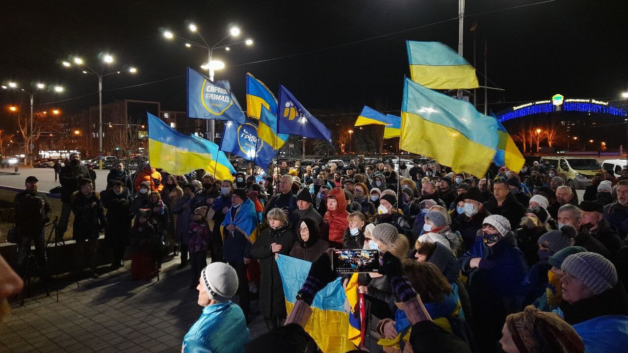 Запоріжжя чинитиме спротив: на головній площі  міста відбувся патріотичний мітинг, – ФОТОРЕПОРТАЖ