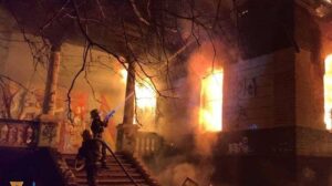 В Запорожской области спасатели тушили горящее здание с большой площадью, - ФОТО