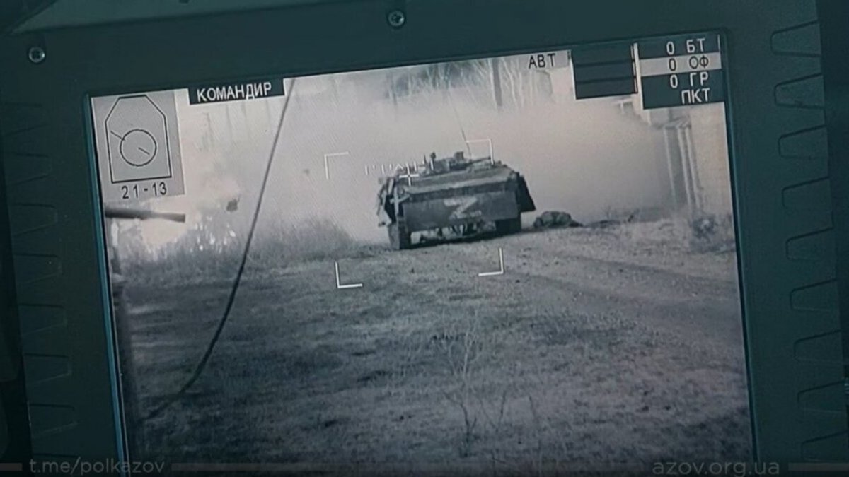 У Василівці цивільні підпалили ворожий бронетранспортер, — ВІДЕО