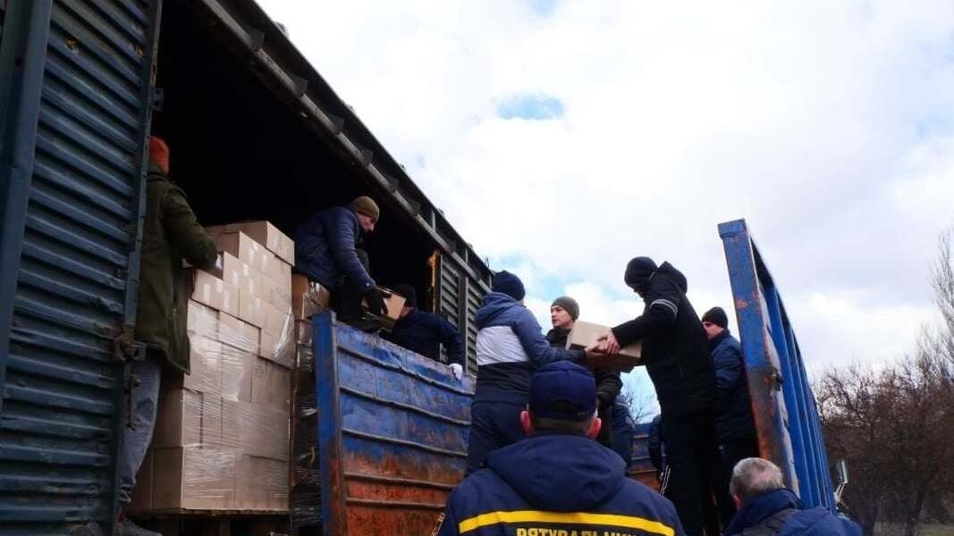 Пять вагонов с гуманитарным грузом прибыли в Запорожье