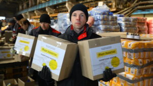 До Харкова прямує 6 000 продуктових наборів від Фонду Ріната Ахметова