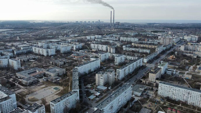 Окупанти пропонують енергодарцям вступити до лав 