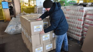 Фонд Ріната Ахметова надіслав гуманітарну допомогу Луганській області