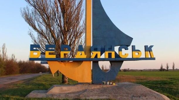 Окупанти з автоматами в руках перевіряють дитячі садки у Бердянську, - ФОТО 