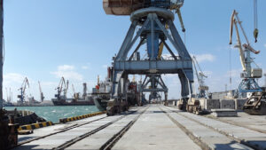 Россия сбросила ракеты на запорожский аэродром и морской порт в Бердянске, – ВИДЕО