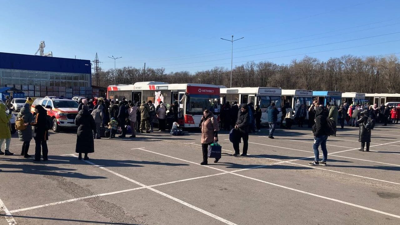  У Запоріжжя прибули ще п'ять автобусів із жителями Маріуполя: вони отримують необхідну допомогу, - ФОТО, ВІДЕО 