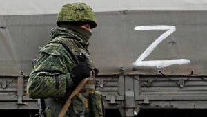 В окупованих містах Запорізької області російські терористи «підкуповують» місцевих жителів