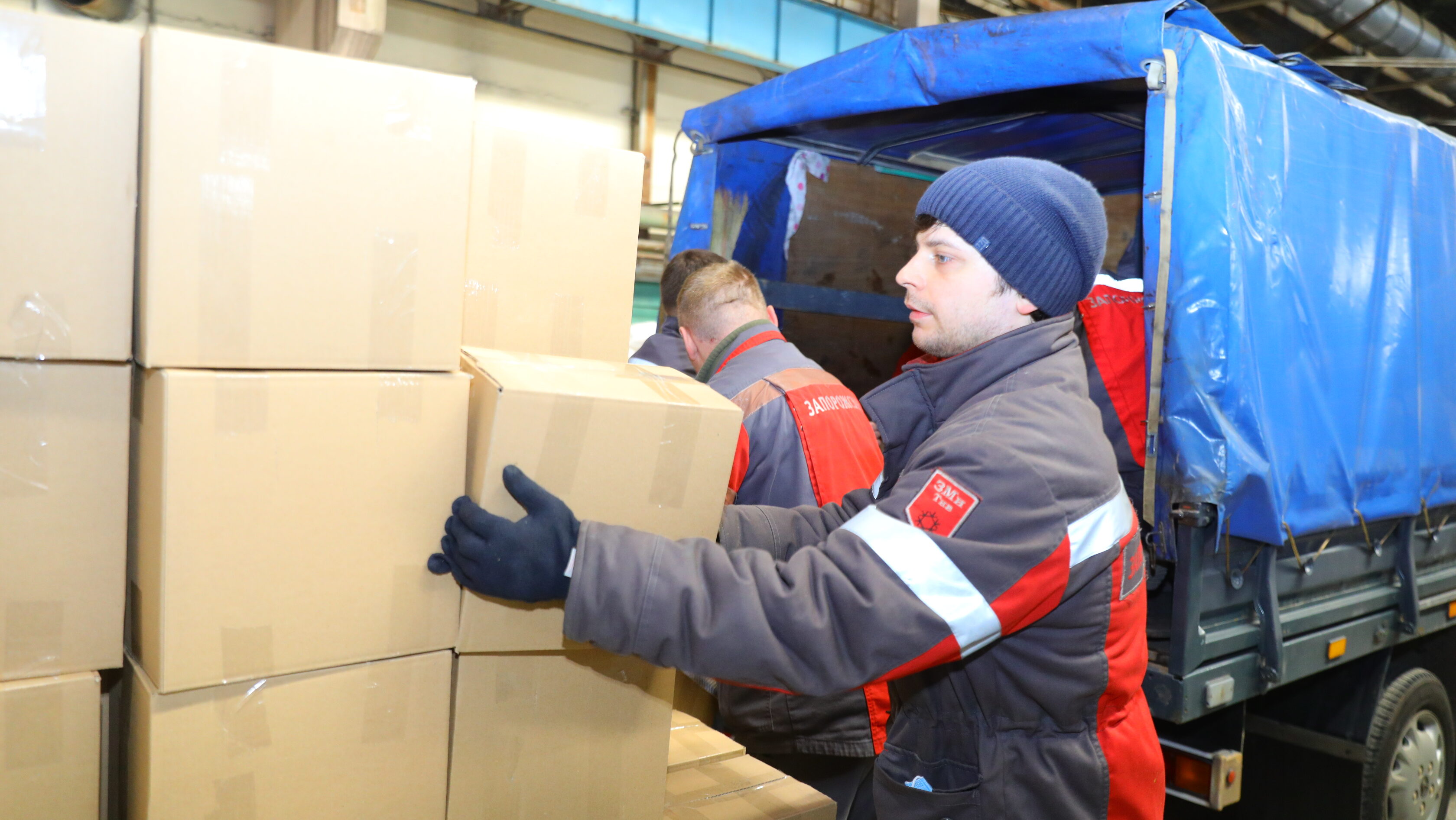 230 тисяч гуманітарних наборів від Метінвесту та Фонду Ріната Ахметова із Запоріжжя відправили людям, які постраждали від війни
