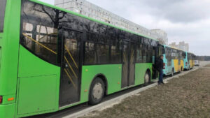 Оккупанты не разрешают мелитопольцам выехать из города, и отправляют людей только в Крым