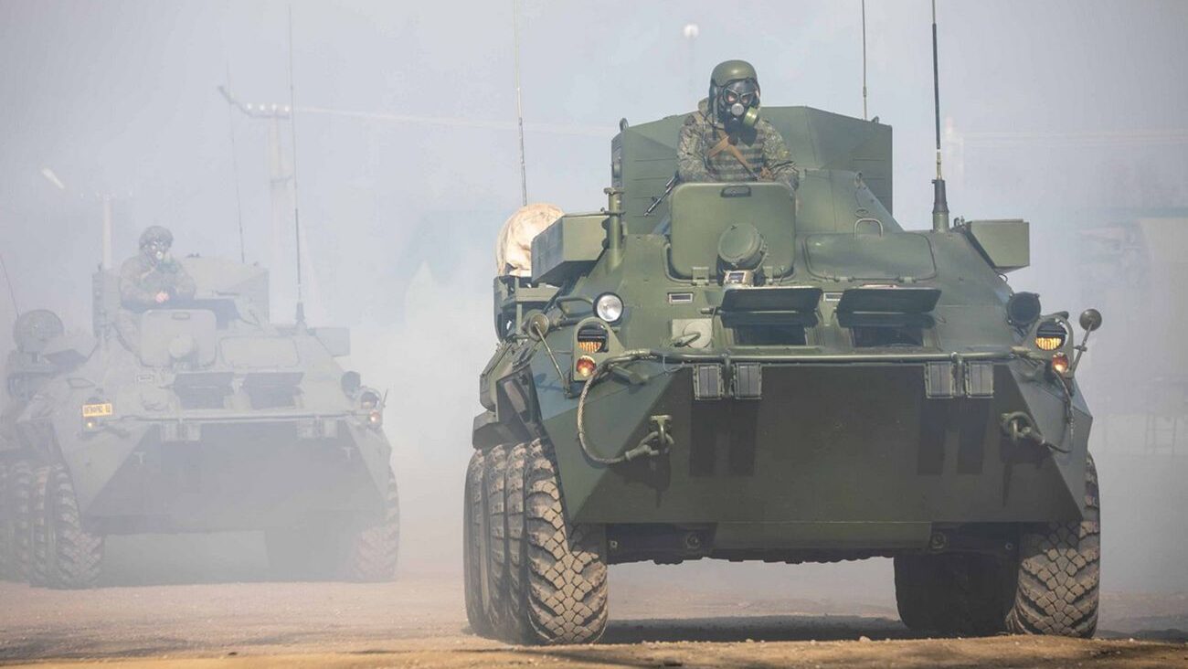 У бік Запоріжжя прямує довга колона військової техніки окупантів
