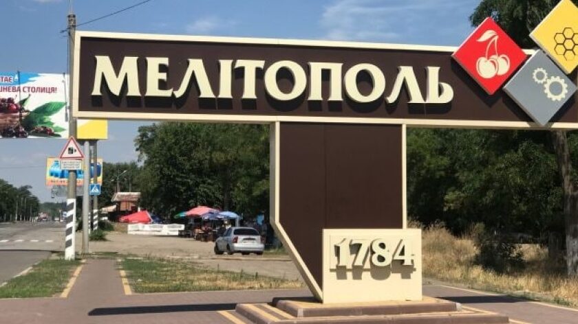 Оккупанты требуют на блокпосте от мелитопольцев большие суммы денег, обещая выпустить из города