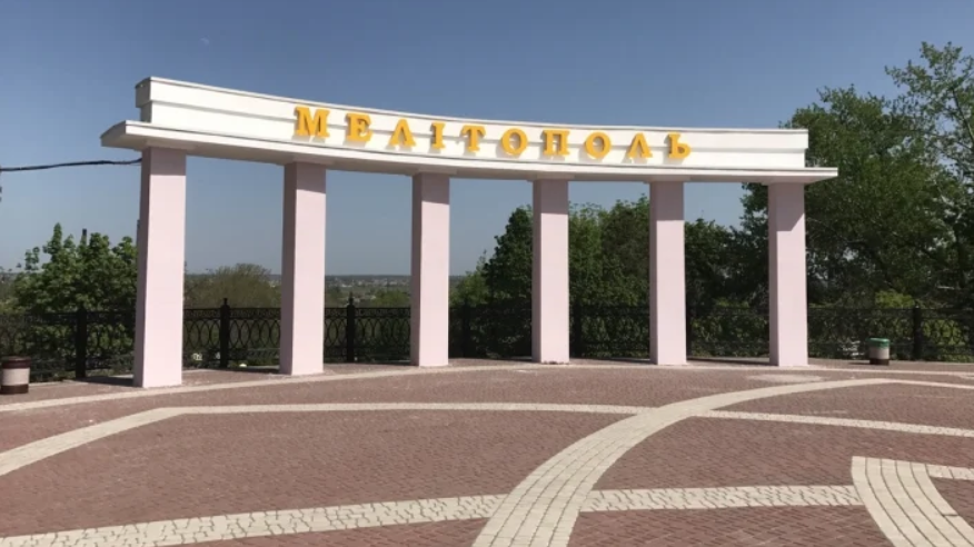 У житлових кварталах Мелітополя рашисти розставляють «Гради», – ВІДЕО