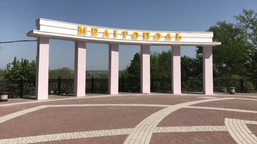 У Мелітополі окупаційна влада готується із розмахом святкувати 9 травня і відновлює декомунізовані памятники