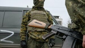 У Дніпрорудному та Токмаку окупанти змушують підприємців сплачувати їм податки