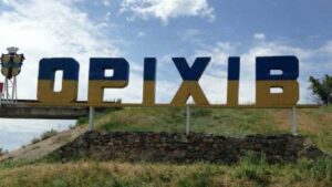 Российские захватчики снова обстреляли Орехов: один погибший и восемь раненых