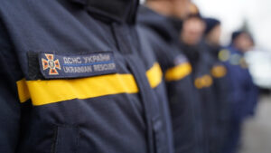 Авдіївським рятувальникам передали захисні каски із Запоріжжя, – ВІДЕО