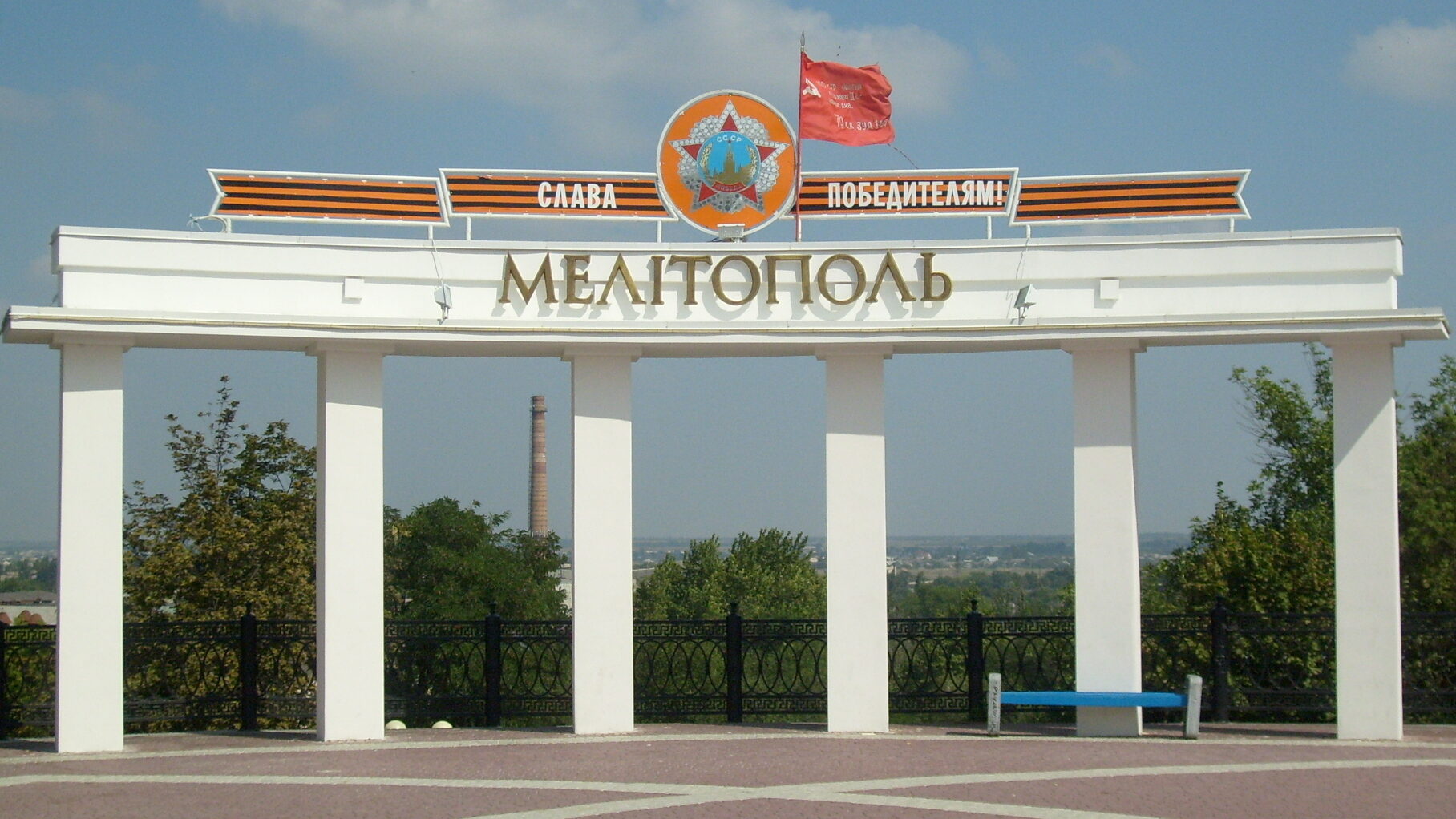 Окупанти вивозять із Мелітополя свої сім'ї: мер Федоров розповів, що зараз відбувається у місті