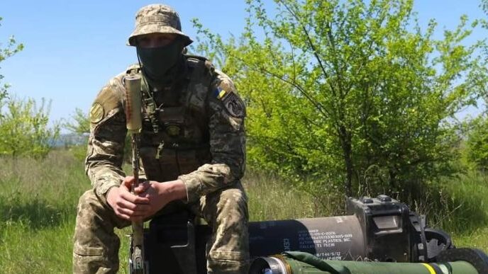 В Запорожской области оккупанты полностью отрезали село, взорвав вокруг него дороги