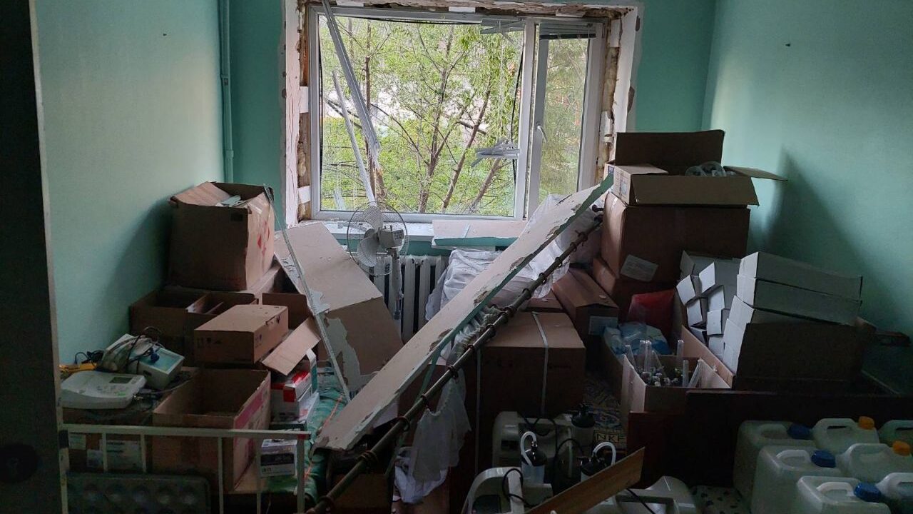 У Оріхові окупанти обстріляли студентський гуртожиток, - ФОТО