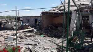 Рашисти вкотре обстріляли Гуляйполе та сусіднє село: зруйновано десятки житлових будинків, - ФОТО