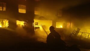В Запорожье спасатели больше часа тушили масштабный пожар в производственном трехэтажном помещении, - ФОТО, ВИДЕО