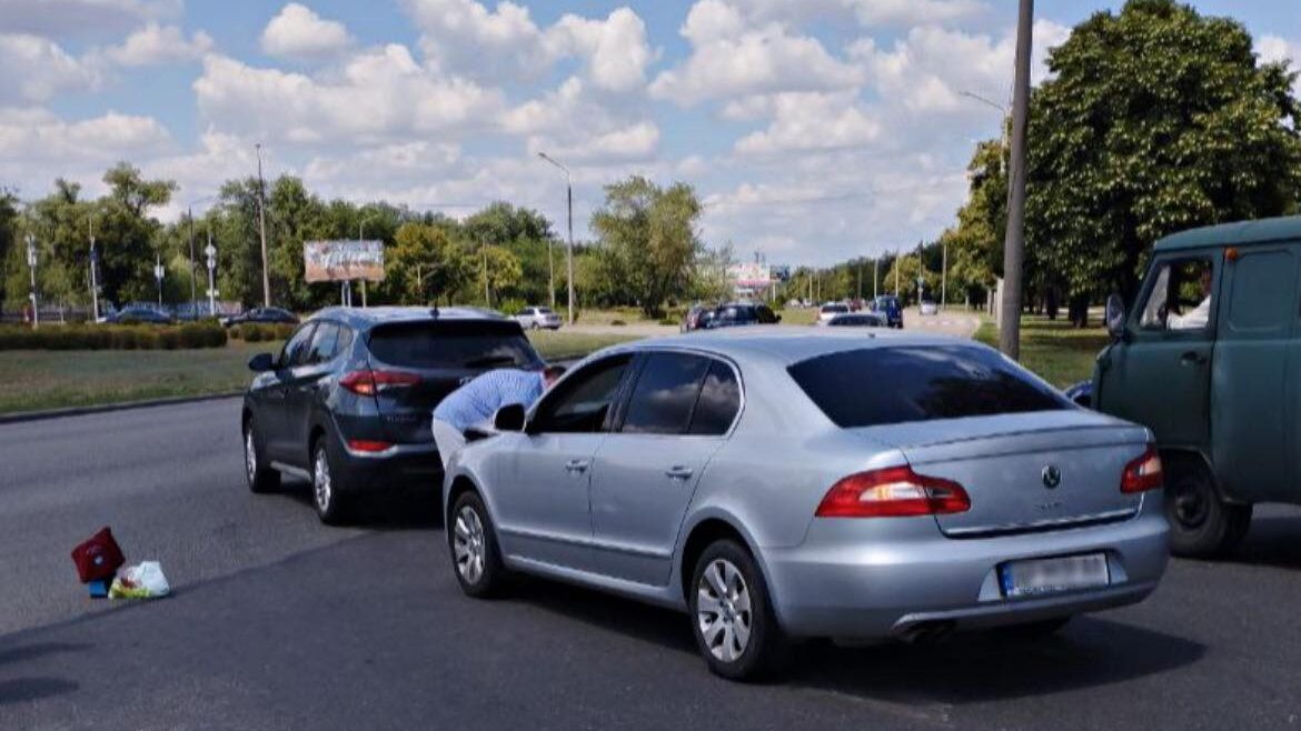 В Запорожье на набережной столкнулись Skoda и Hyundai, – ФОТО