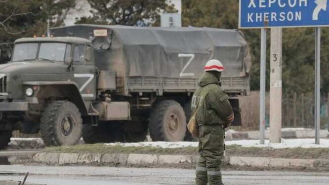 Через Мелітополь у бік Херсона проїхали три колони російської військової техніки