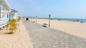Отдых на Черном море: Грибовка, Затока или Железный Порт