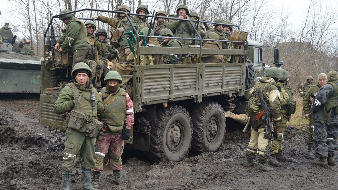В Запорожской области враг вырыл окопы, в которые поместится и техника