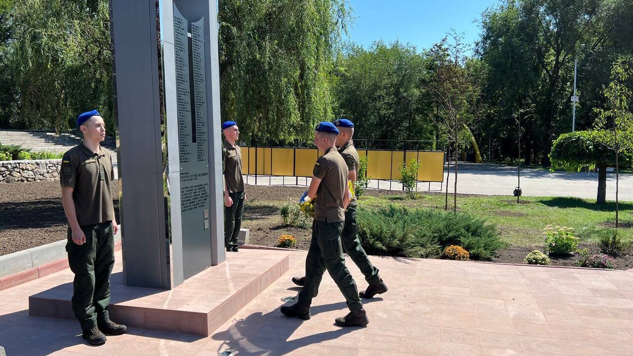 В Запорожье открыли «Монумент Чести и Достоинства», который выжил после оккупации, - ФОТО